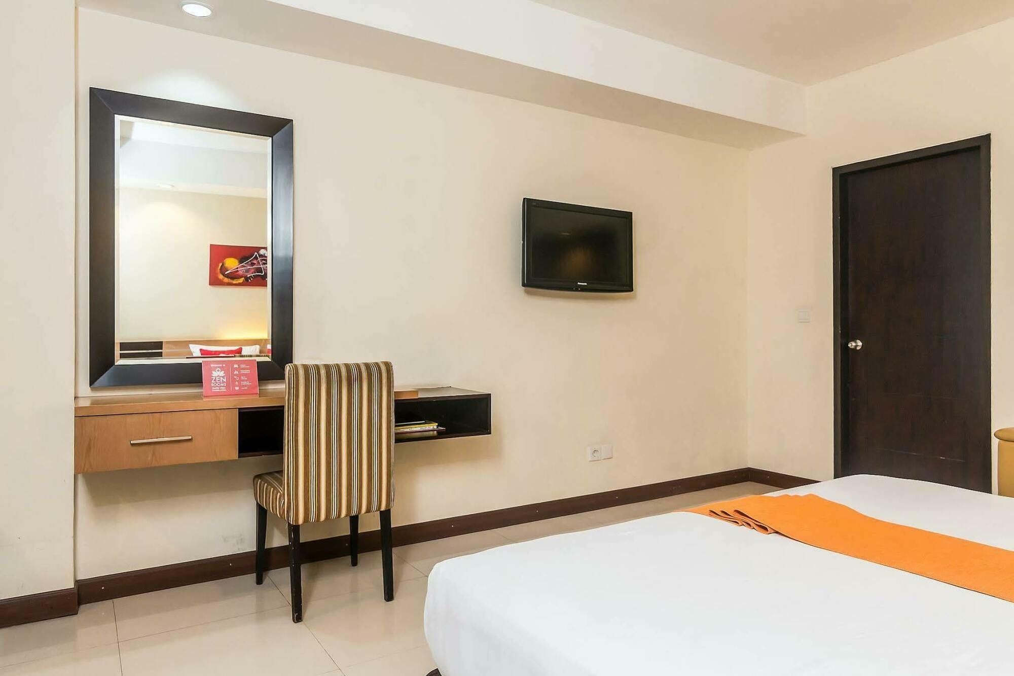 Zen Rooms Legian Dewi Sri Kuta Lombok Esterno foto