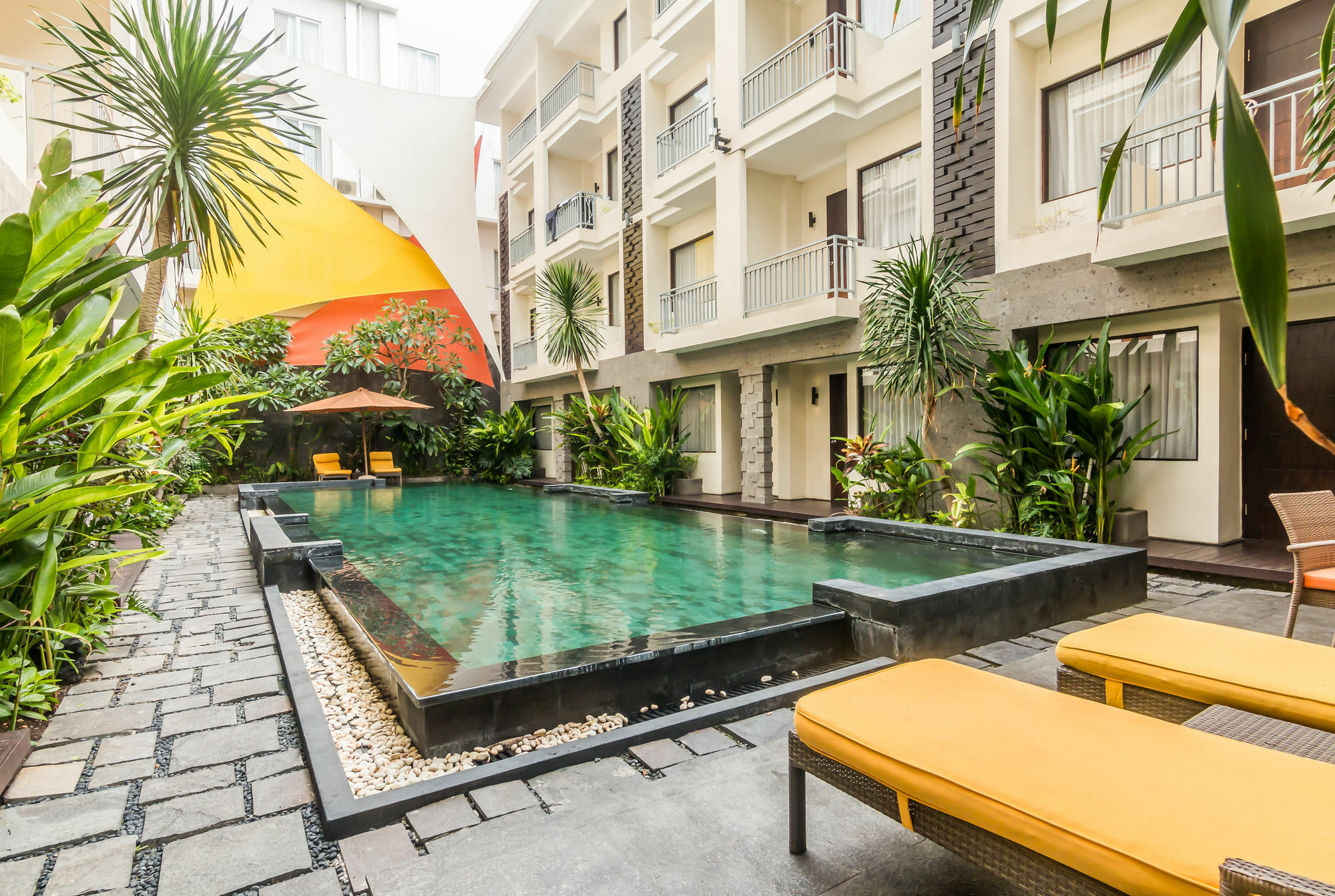 Zen Rooms Legian Dewi Sri Kuta Lombok Esterno foto