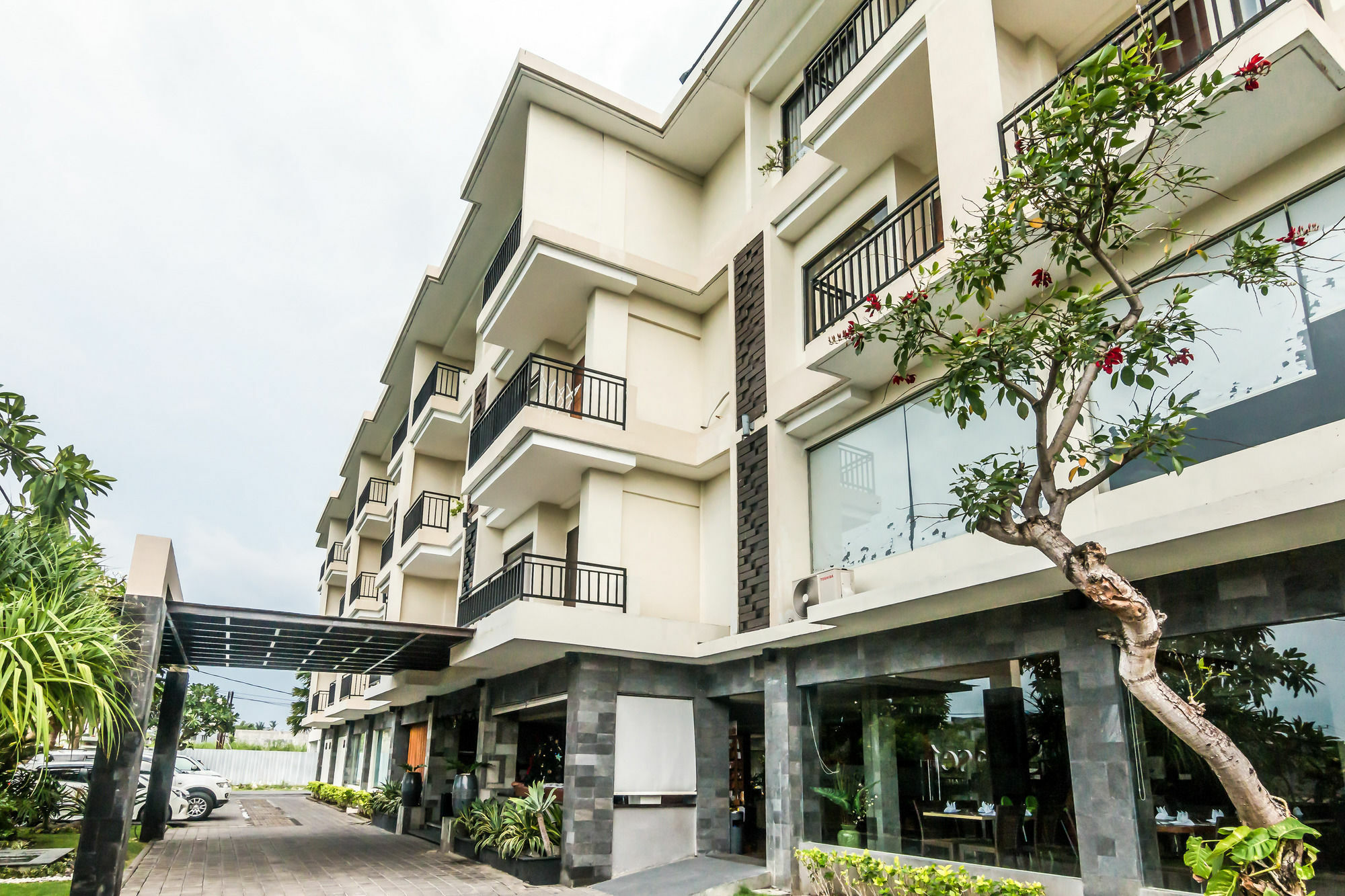 Zen Rooms Legian Dewi Sri Kuta Lombok Esterno foto